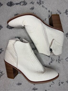MIA Western Boho White Leather Snakeskin Ankle Zip Block Heel Fall Booties